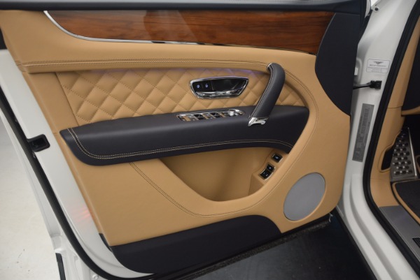 New 2018 Bentley Bentayga W12 Signature for sale Sold at Bentley Greenwich in Greenwich CT 06830 17