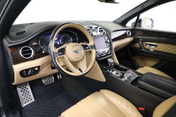 Used 2018 Bentley Bentayga W12 Signature Edition for sale Sold at Bentley Greenwich in Greenwich CT 06830 17