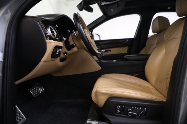 Used 2018 Bentley Bentayga W12 Signature Edition for sale Sold at Bentley Greenwich in Greenwich CT 06830 18
