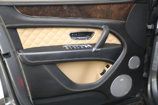 Used 2018 Bentley Bentayga W12 Signature Edition for sale Sold at Bentley Greenwich in Greenwich CT 06830 20
