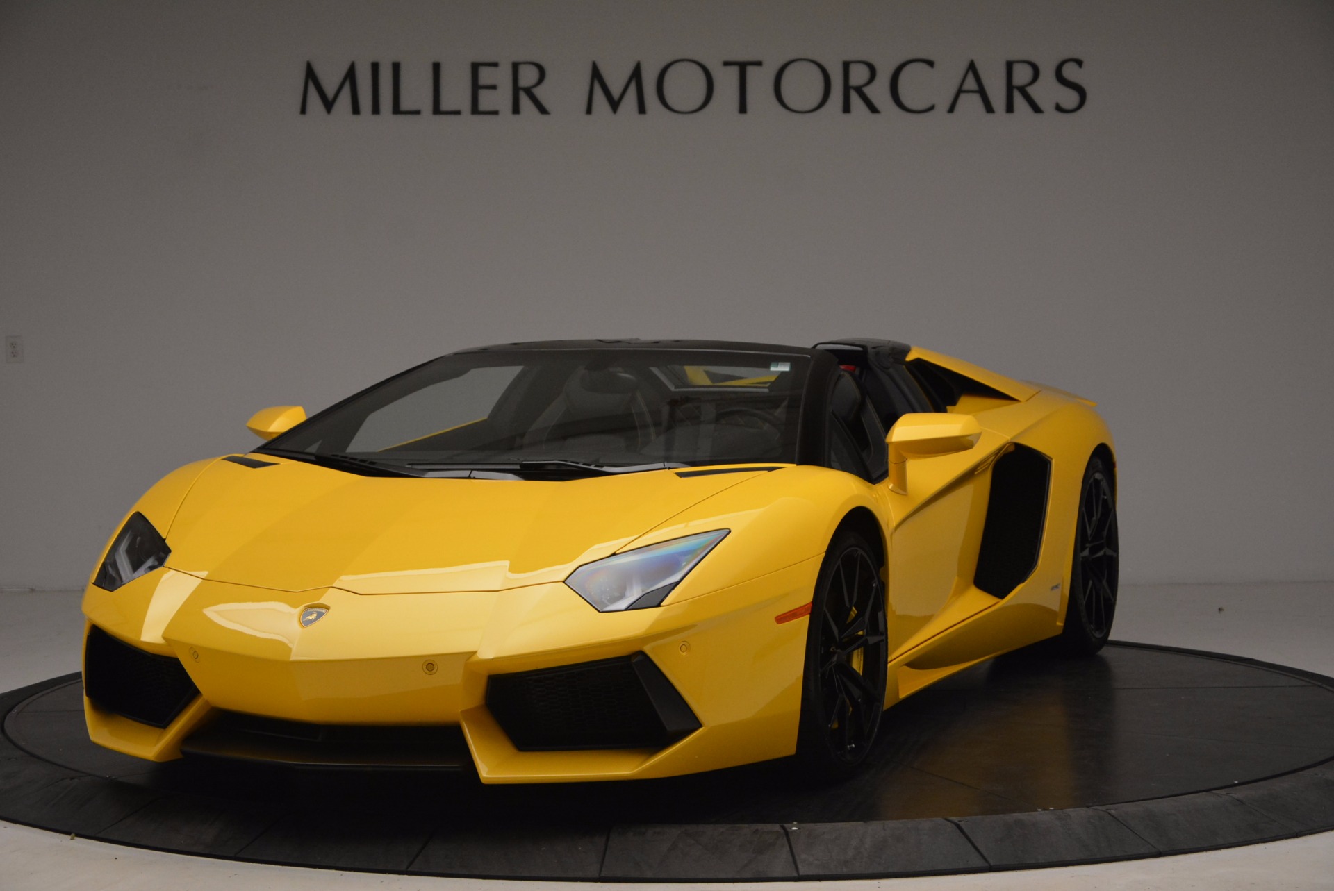 Used 2015 Lamborghini Aventador LP 700-4 Roadster for sale Sold at Bentley Greenwich in Greenwich CT 06830 1