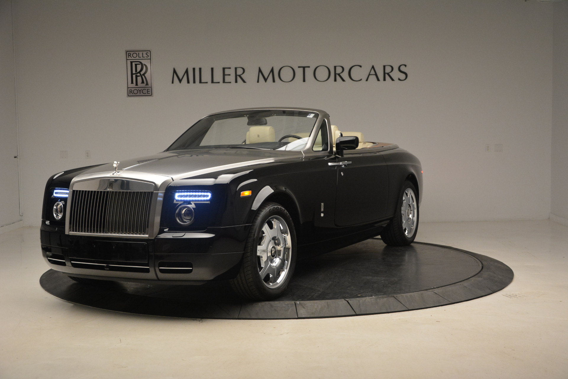 Used 2009 Rolls-Royce Phantom Drophead Coupe for sale Sold at Bentley Greenwich in Greenwich CT 06830 1