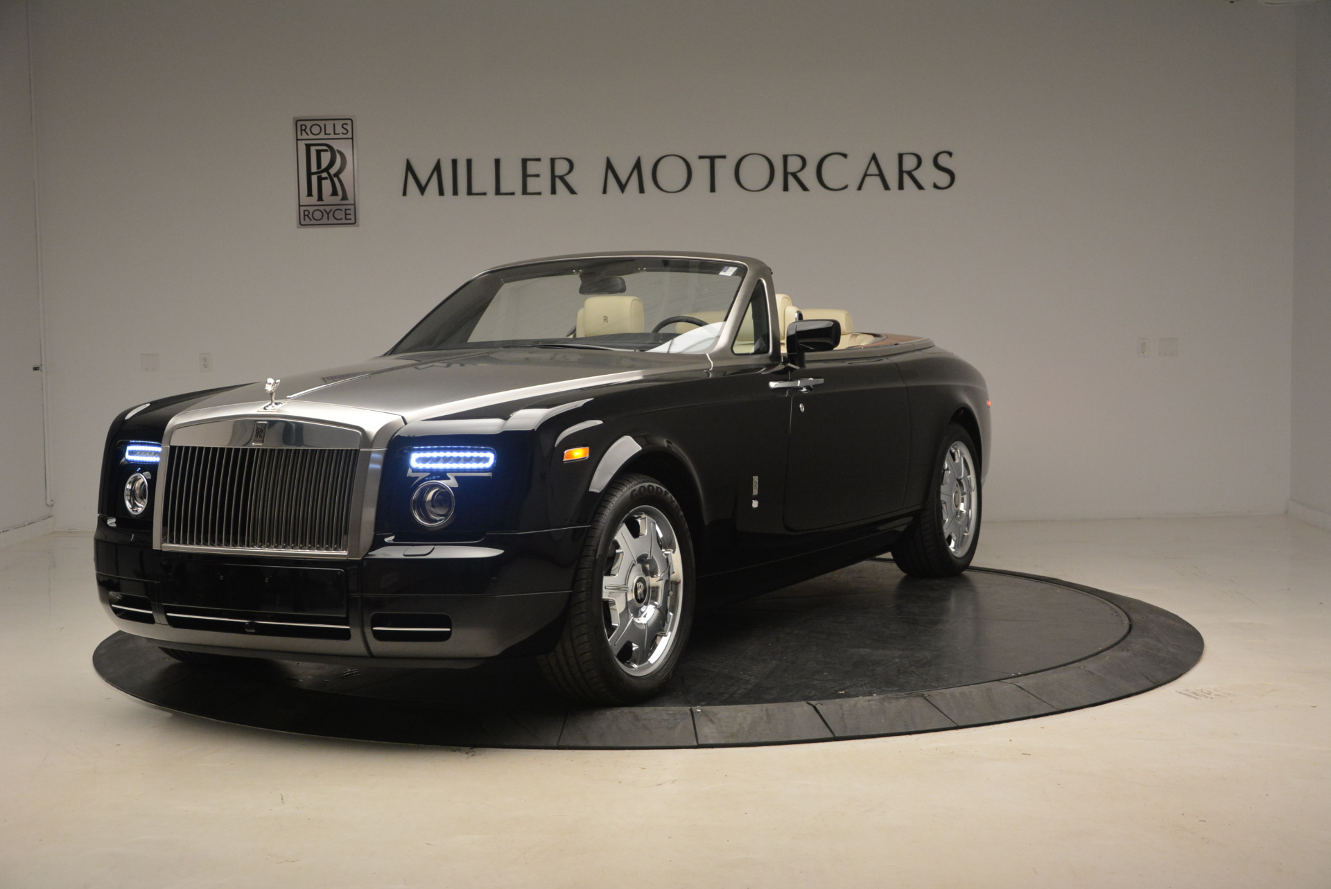 2017 RollsRoyce Phantom Drophead Coupe Review  Ratings  Edmunds