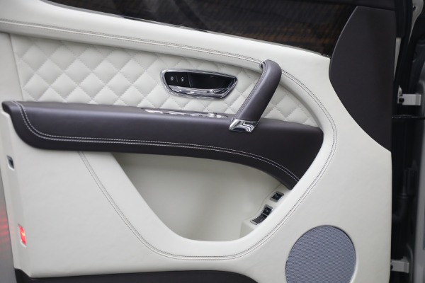 Used 2018 Bentley Bentayga Signature Edition for sale Sold at Bentley Greenwich in Greenwich CT 06830 13