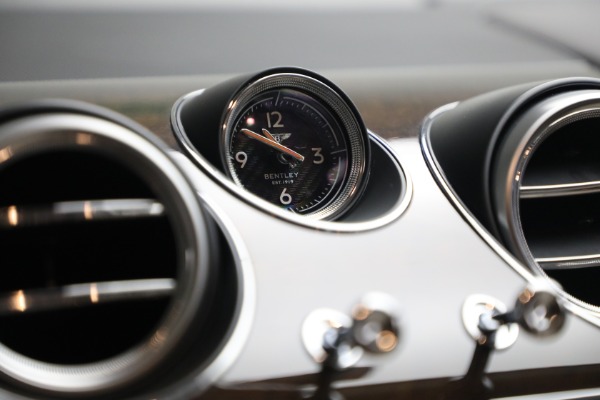 Used 2018 Bentley Bentayga Signature Edition for sale Sold at Bentley Greenwich in Greenwich CT 06830 28