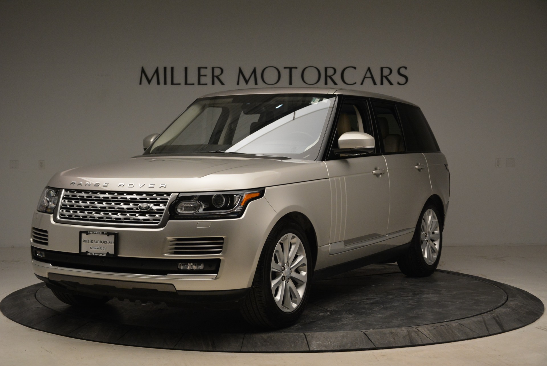 2016 Land Rover Range Rover Hse For Sale  : Read The Latest Land Rover Range Rover Review.