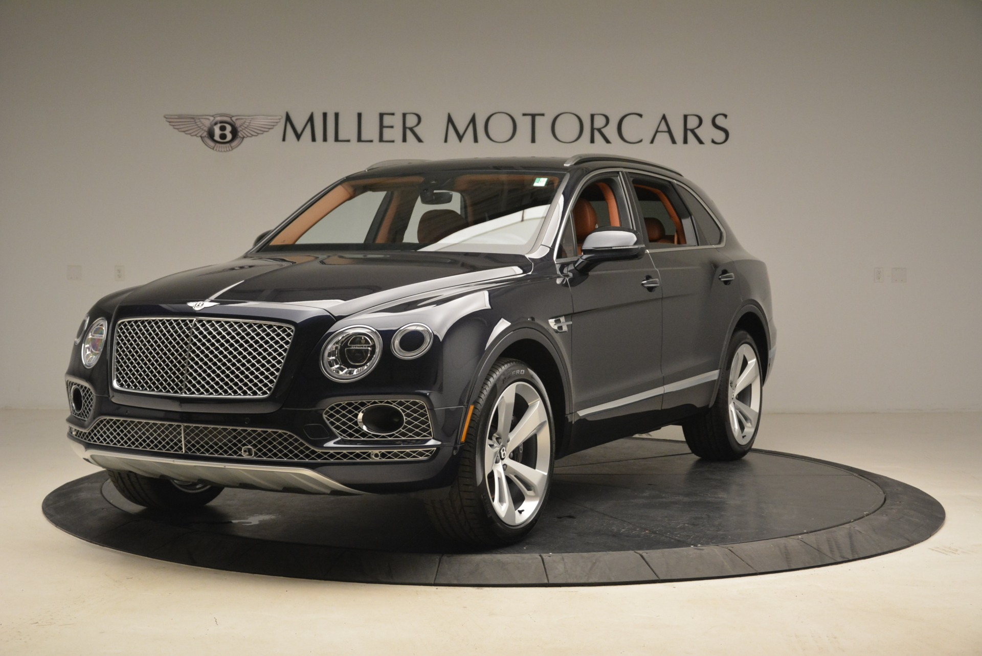 Used 2018 Bentley Bentayga W12 Signature for sale Sold at Bentley Greenwich in Greenwich CT 06830 1