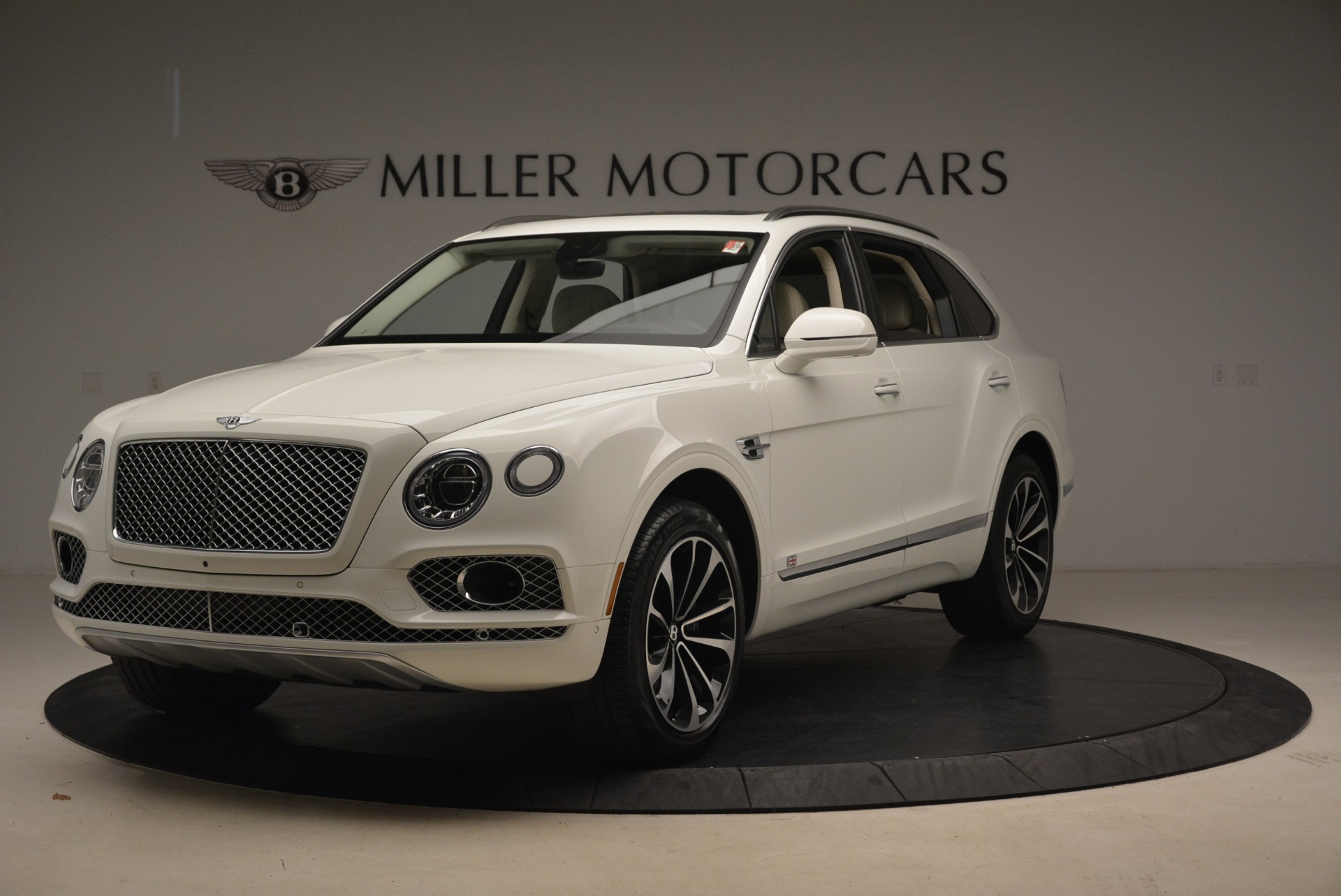 Used 2018 Bentley Bentayga Signature for sale Sold at Bentley Greenwich in Greenwich CT 06830 1