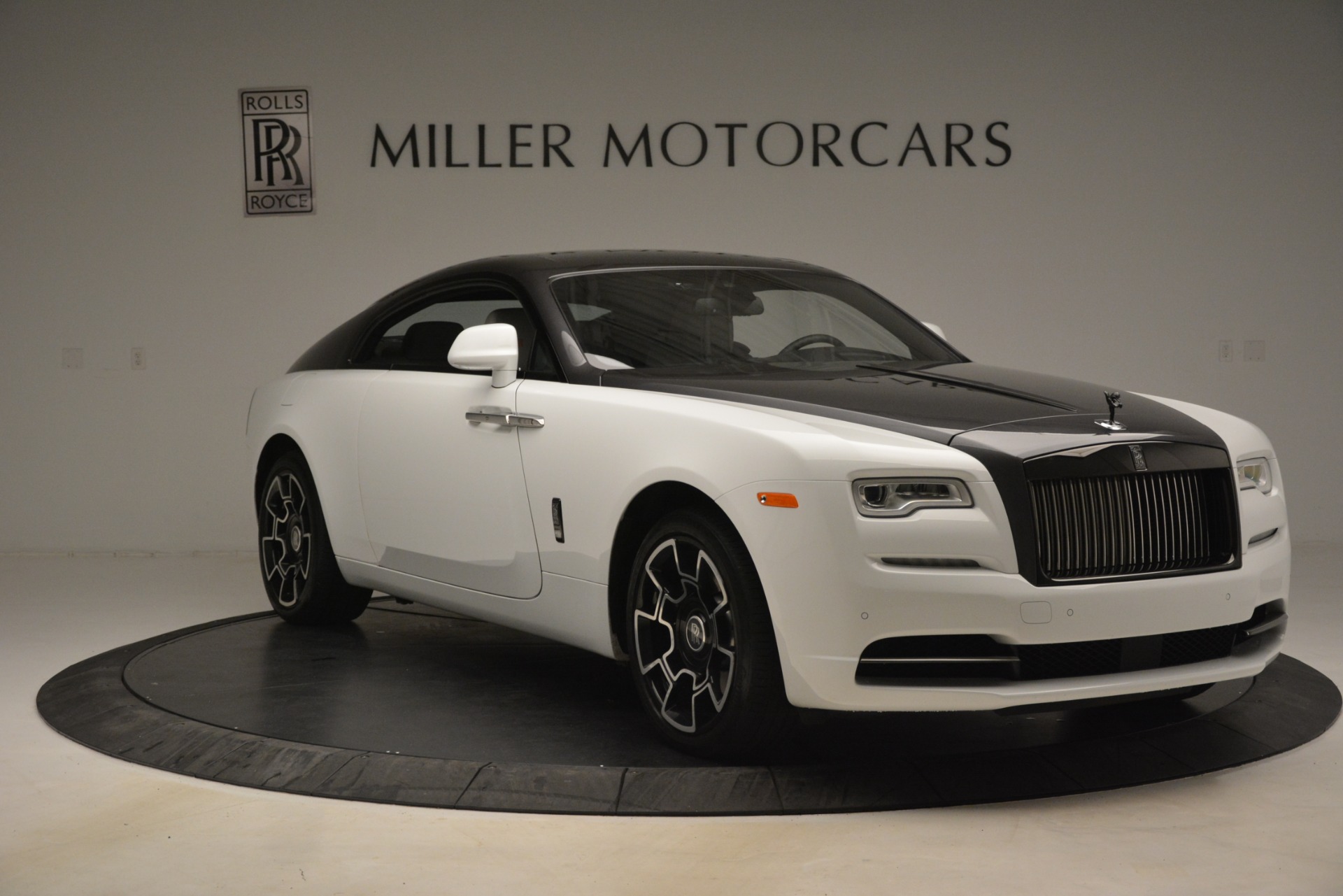 Siêu phẩm RollsRoyce Wraith Black Badge đầu tiên cập cảng Việt Nam