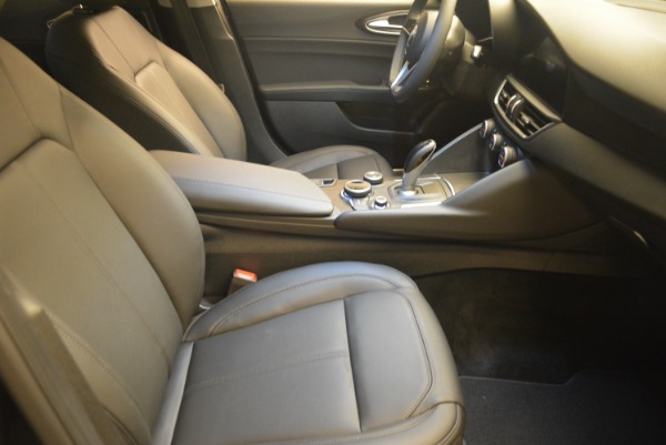 New 2019 Alfa Romeo Giulia Q4 for sale Sold at Bentley Greenwich in Greenwich CT 06830 17