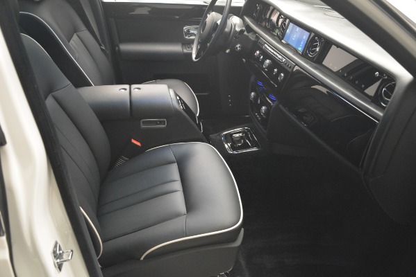 Used 2014 Rolls-Royce Phantom for sale Sold at Bentley Greenwich in Greenwich CT 06830 27