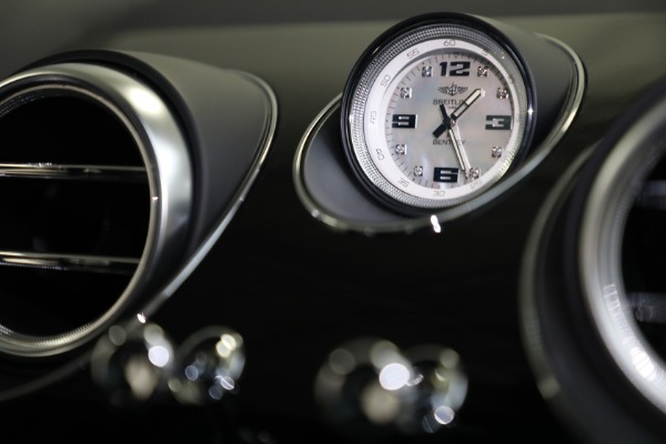 Used 2020 Bentley Bentayga V8 Design Series for sale $145,900 at Bentley Greenwich in Greenwich CT 06830 26