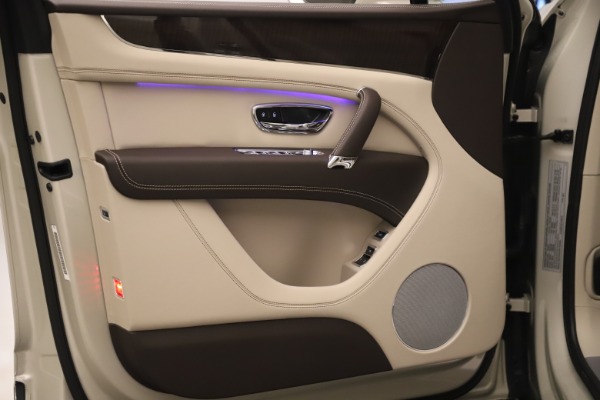 Used 2020 Bentley Bentayga V8 for sale $158,900 at Bentley Greenwich in Greenwich CT 06830 16