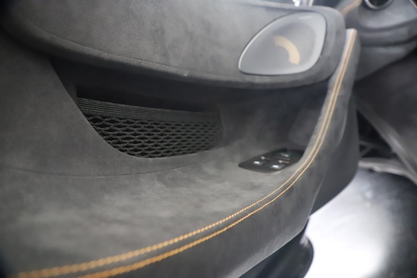 New 2019 McLaren 600LT Coupe for sale $311,619 at Bentley Greenwich in Greenwich CT 06830 21