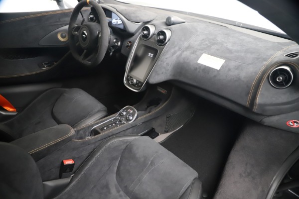 New 2019 McLaren 600LT Coupe for sale $311,619 at Bentley Greenwich in Greenwich CT 06830 22