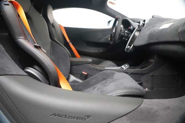 New 2019 McLaren 600LT Coupe for sale $311,619 at Bentley Greenwich in Greenwich CT 06830 23