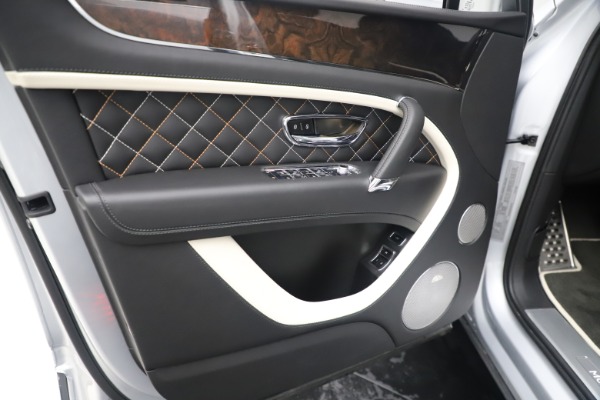 Used 2018 Bentley Bentayga Mulliner Edition for sale Sold at Bentley Greenwich in Greenwich CT 06830 17