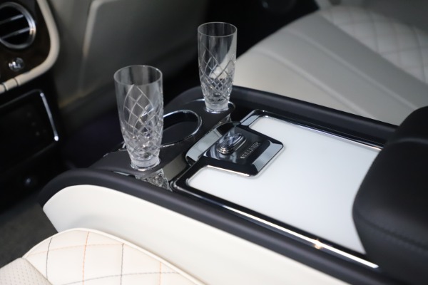 Used 2018 Bentley Bentayga Mulliner Edition for sale Sold at Bentley Greenwich in Greenwich CT 06830 25