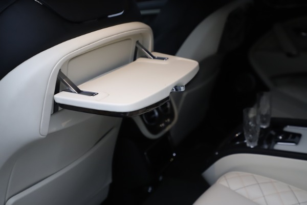 Used 2018 Bentley Bentayga Mulliner Edition for sale Sold at Bentley Greenwich in Greenwich CT 06830 26
