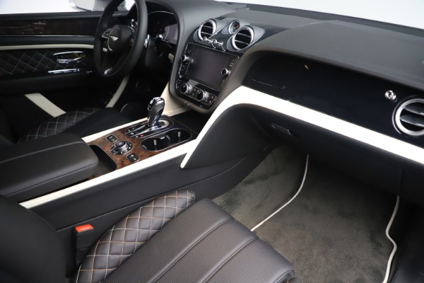 Used 2018 Bentley Bentayga Mulliner Edition for sale Sold at Bentley Greenwich in Greenwich CT 06830 27