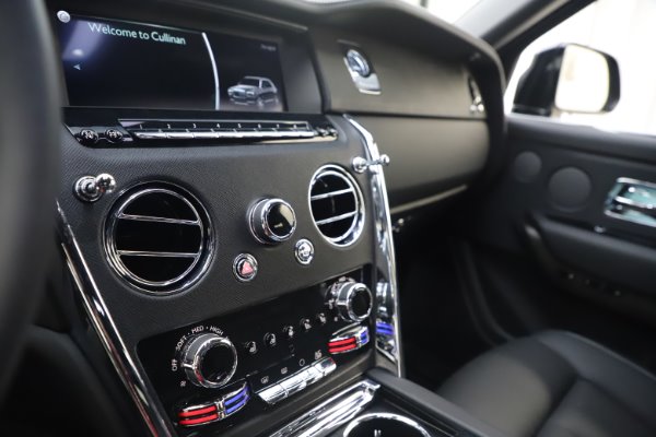 Used 2020 Rolls-Royce Cullinan for sale Sold at Bentley Greenwich in Greenwich CT 06830 21