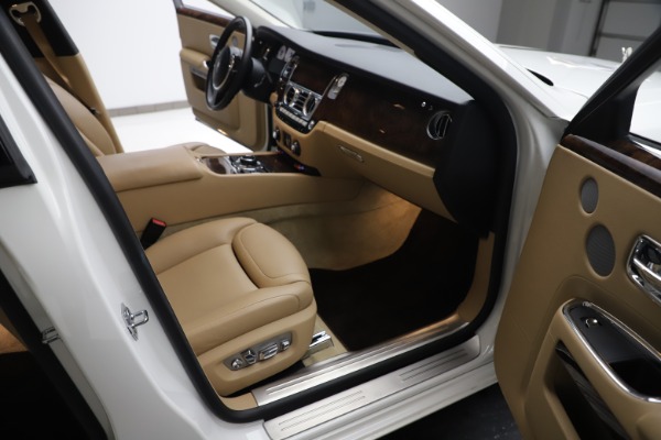 Used 2015 Rolls-Royce Ghost for sale Sold at Bentley Greenwich in Greenwich CT 06830 24