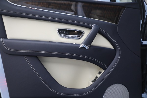 Used 2020 Bentley Bentayga V8 for sale $129,900 at Bentley Greenwich in Greenwich CT 06830 26