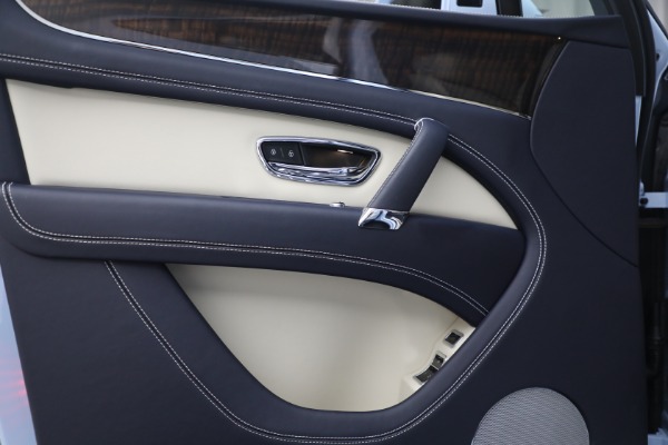 Used 2020 Bentley Bentayga V8 for sale $129,900 at Bentley Greenwich in Greenwich CT 06830 27