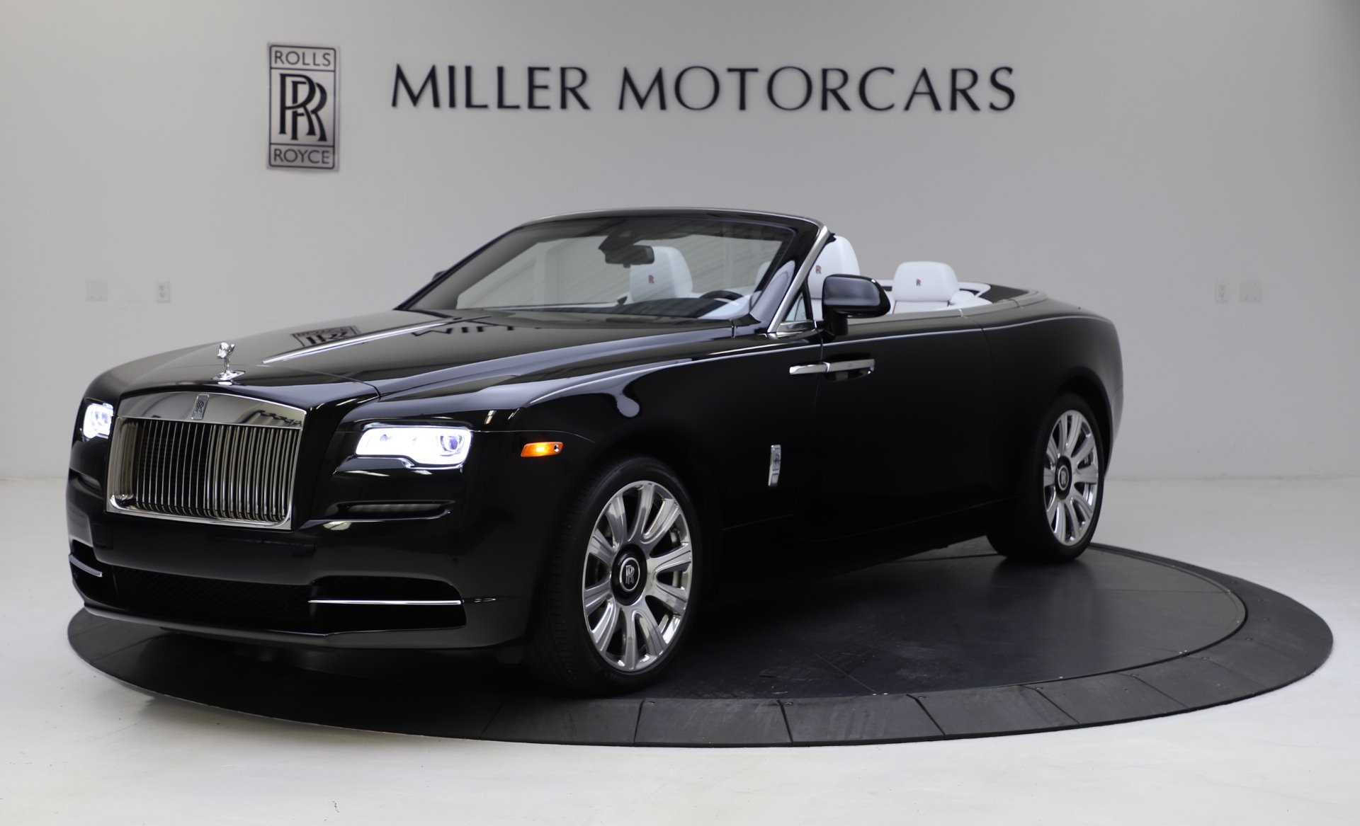 Used 2016 Rolls-Royce Dawn for sale $239,900 at Bentley Greenwich in Greenwich CT 06830 1