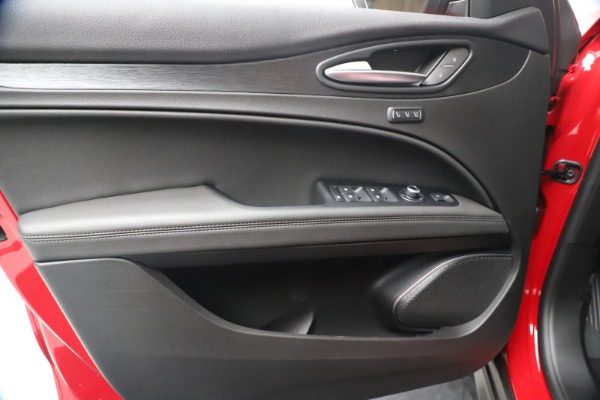 New 2020 Alfa Romeo Stelvio Q4 for sale $49,240 at Bentley Greenwich in Greenwich CT 06830 17