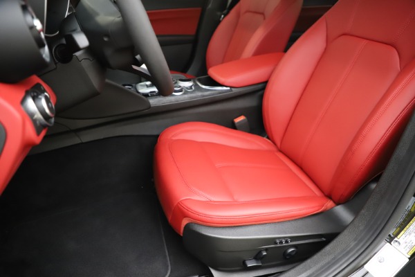 New 2020 Alfa Romeo Giulia Q4 for sale $45,740 at Bentley Greenwich in Greenwich CT 06830 15