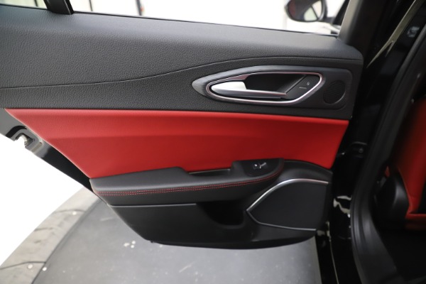 New 2020 Alfa Romeo Giulia Q4 for sale $45,740 at Bentley Greenwich in Greenwich CT 06830 21