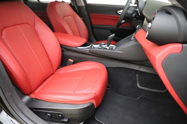New 2020 Alfa Romeo Giulia Q4 for sale $45,740 at Bentley Greenwich in Greenwich CT 06830 24