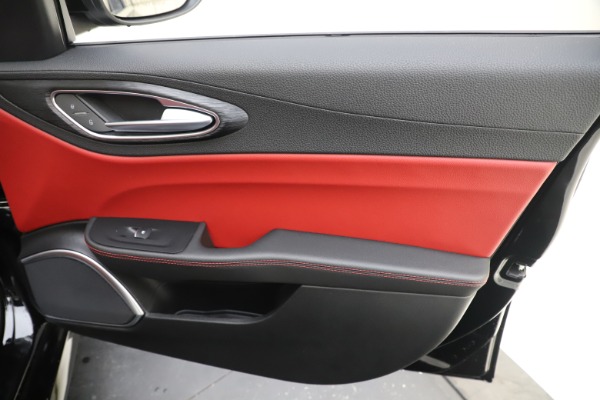 New 2020 Alfa Romeo Giulia Q4 for sale $45,740 at Bentley Greenwich in Greenwich CT 06830 25