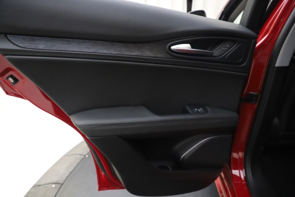 New 2020 Alfa Romeo Stelvio Sport Q4 for sale $50,190 at Bentley Greenwich in Greenwich CT 06830 21