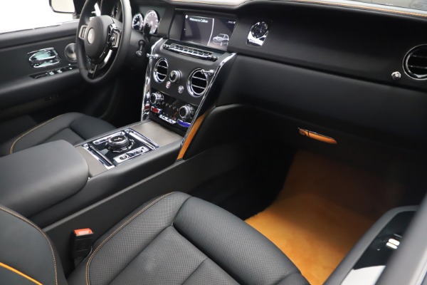 New 2020 Rolls-Royce Cullinan for sale $385,525 at Bentley Greenwich in Greenwich CT 06830 17