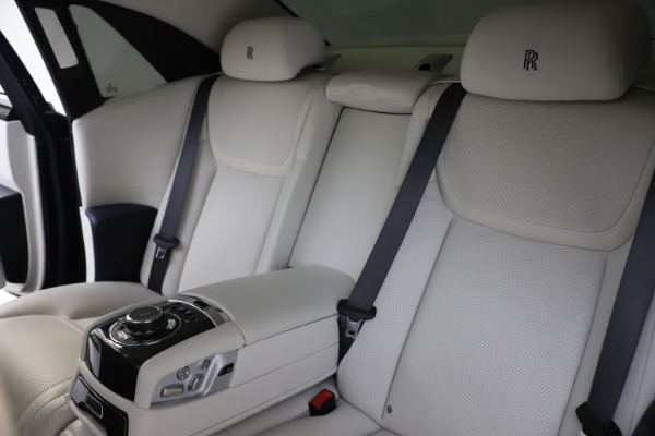 Used 2015 Rolls-Royce Ghost for sale Sold at Bentley Greenwich in Greenwich CT 06830 17