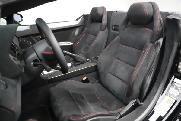 Used 2013 Lamborghini Gallardo LP 570-4 Spyder Performante for sale Sold at Bentley Greenwich in Greenwich CT 06830 19