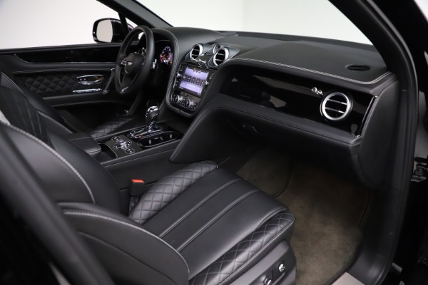 Used 2017 Bentley Bentayga W12 for sale $139,900 at Bentley Greenwich in Greenwich CT 06830 25