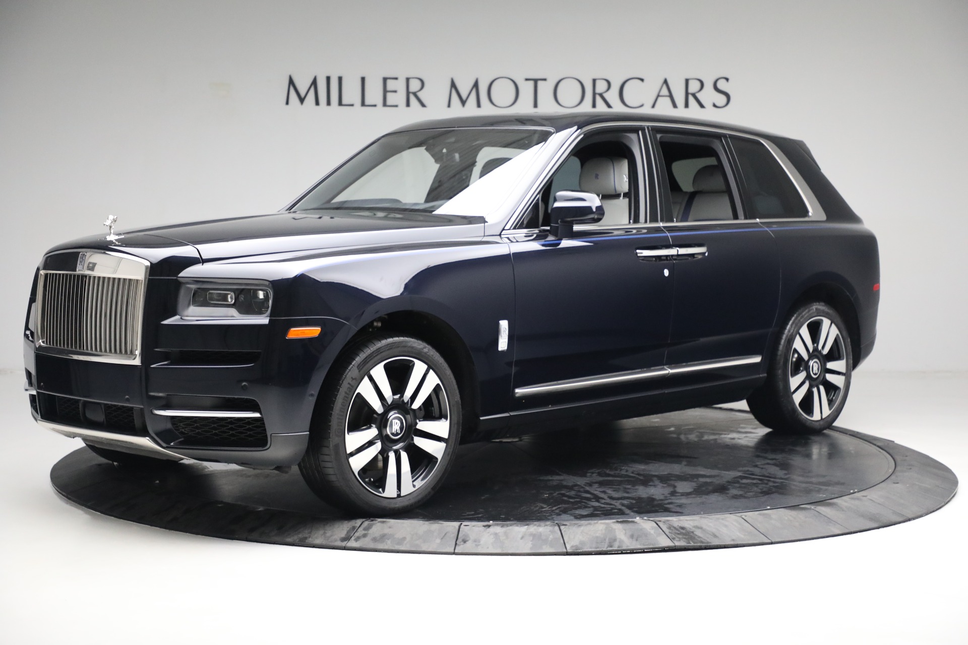 Used 2019 Rolls-Royce Cullinan for sale $319,900 at Bentley Greenwich in Greenwich CT 06830 1