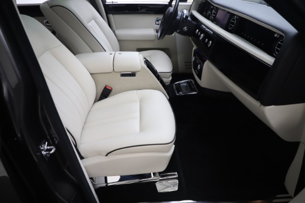 Used 2013 Rolls-Royce Phantom for sale Sold at Bentley Greenwich in Greenwich CT 06830 18