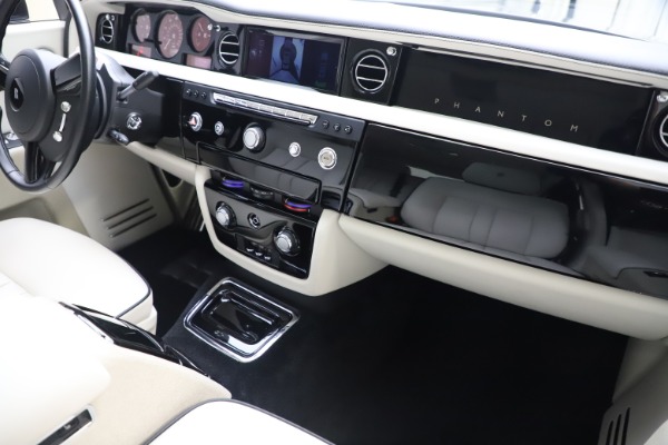 Used 2013 Rolls-Royce Phantom for sale Sold at Bentley Greenwich in Greenwich CT 06830 23