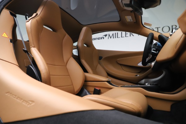 Used 2020 McLaren GT Luxe for sale $204,900 at Bentley Greenwich in Greenwich CT 06830 19