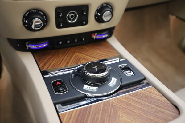 Used 2016 Rolls-Royce Dawn for sale $239,900 at Bentley Greenwich in Greenwich CT 06830 27