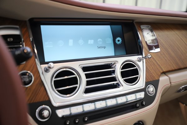 Used 2016 Rolls-Royce Dawn for sale $239,900 at Bentley Greenwich in Greenwich CT 06830 28
