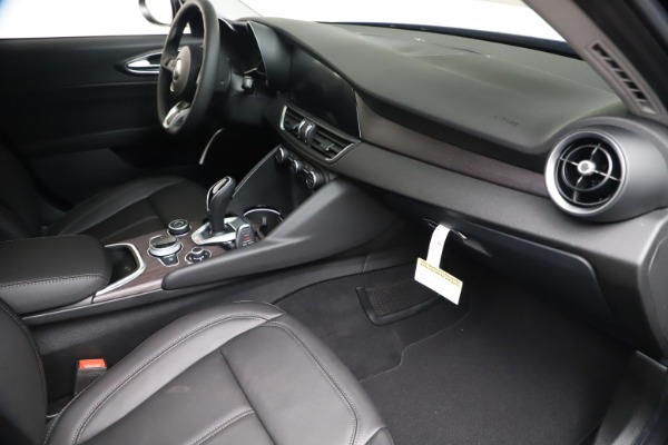 New 2020 Alfa Romeo Giulia Ti Q4 for sale $49,245 at Bentley Greenwich in Greenwich CT 06830 22