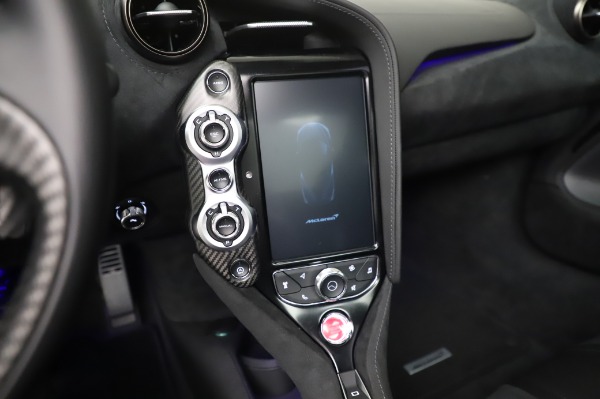 New 2020 McLaren 720S Coupe for sale $347,550 at Bentley Greenwich in Greenwich CT 06830 23
