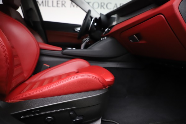 Used 2017 Alfa Romeo Giulia Ti Sport for sale Sold at Bentley Greenwich in Greenwich CT 06830 23