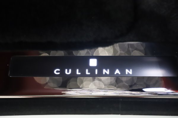 New 2020 Rolls-Royce Cullinan for sale Sold at Bentley Greenwich in Greenwich CT 06830 26