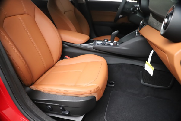 New 2020 Alfa Romeo Giulia Q4 for sale $47,245 at Bentley Greenwich in Greenwich CT 06830 24